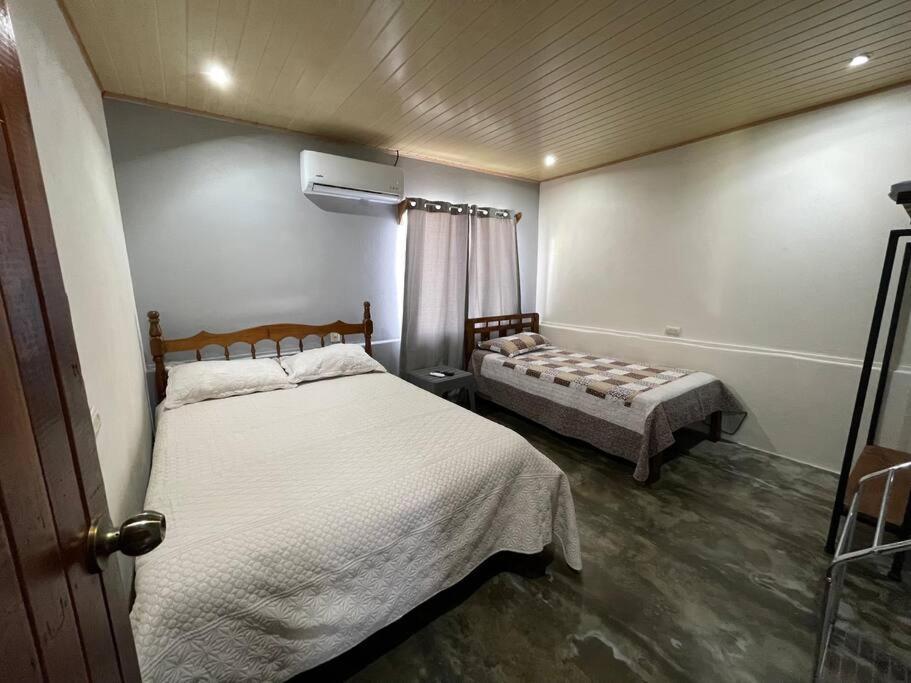 Large & Confortable Family House La Fortuna Extérieur photo