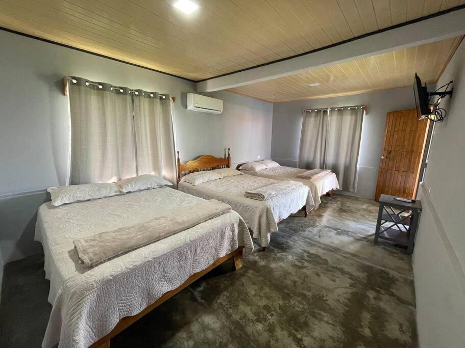 Large & Confortable Family House La Fortuna Extérieur photo